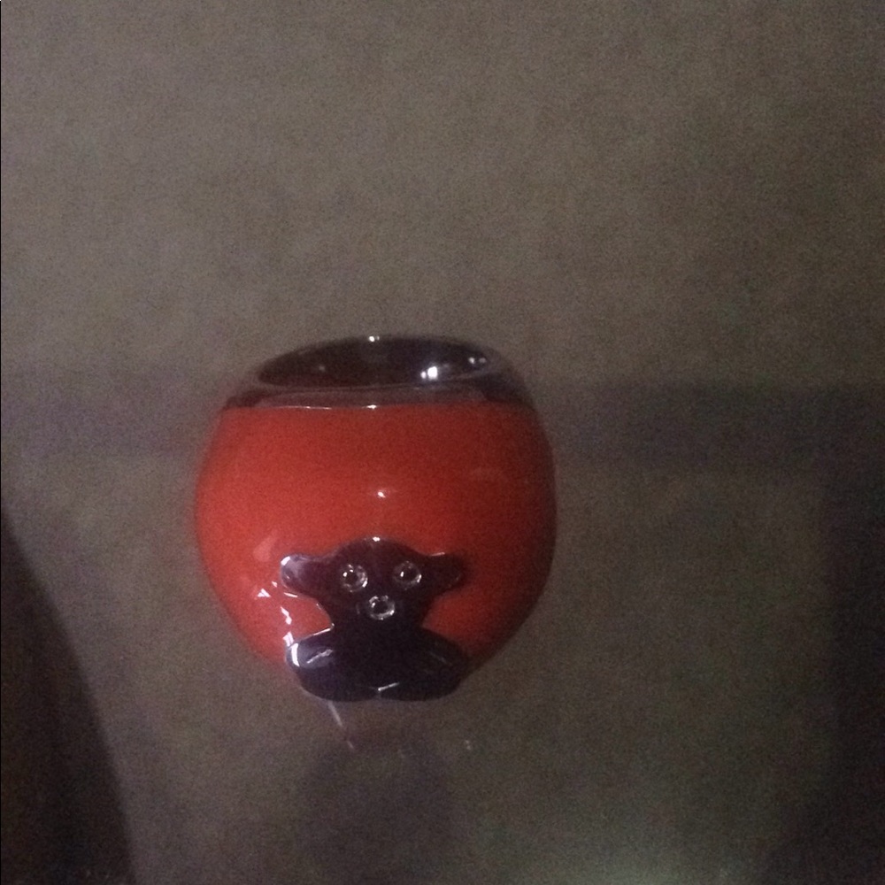 Women's ring used size8 approx no tear only scuffs